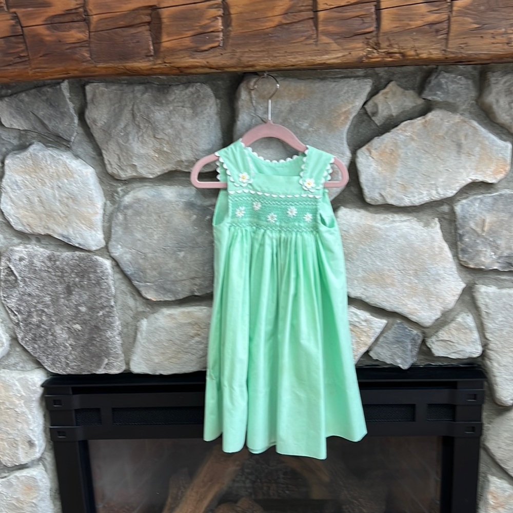 Girl’s 4/5 T mint green with white daisies Sundress.